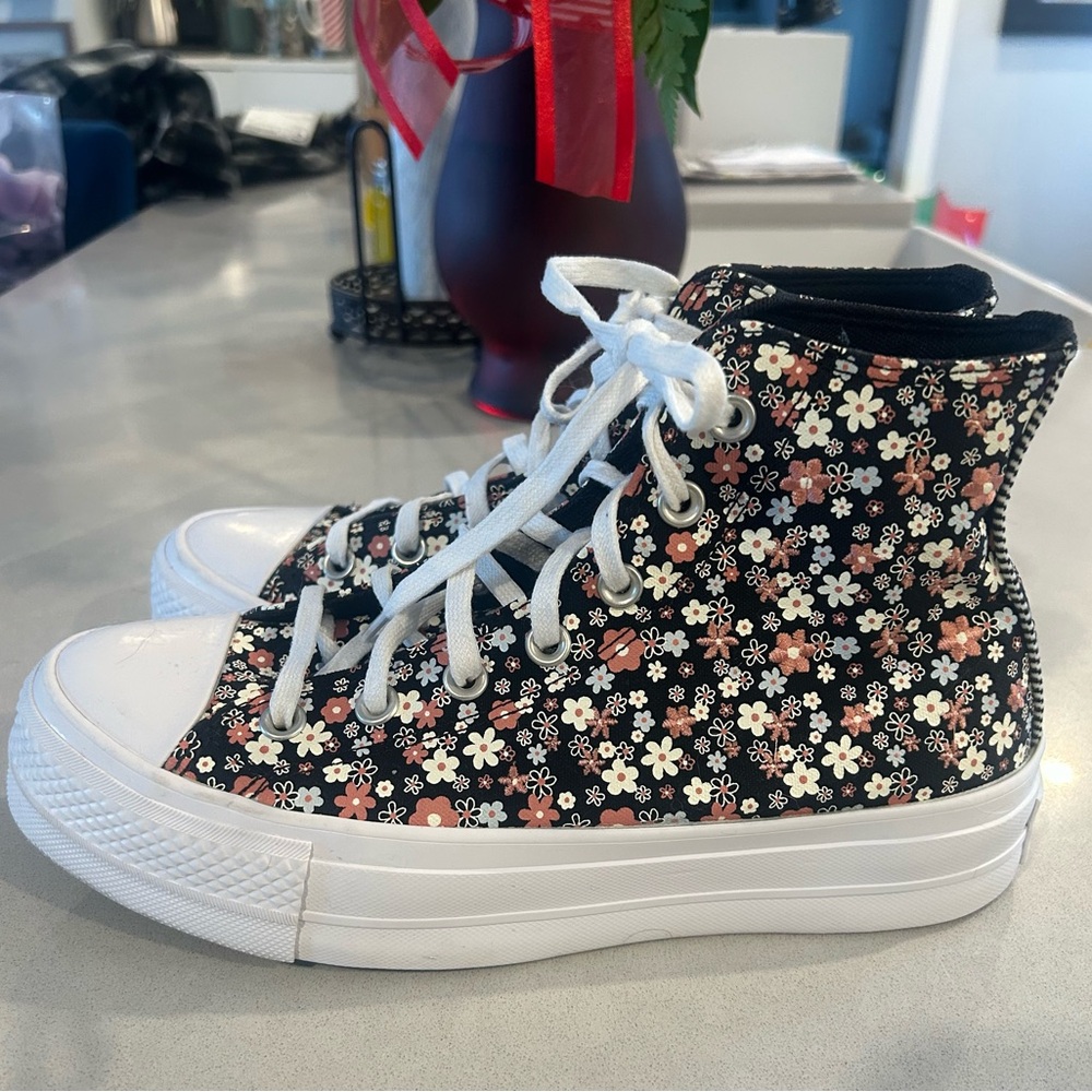 Converse Stylish Floral Platform High-Top Sneakers - Picture 3 of 7